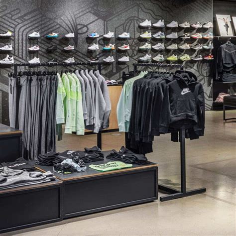 kapotte nike schoen|Nike Factory Stores.